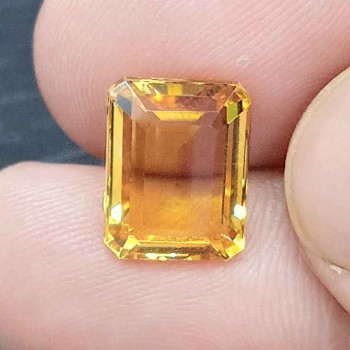 Yellow Topaz 5.25 Carat / 5.67 Ratti