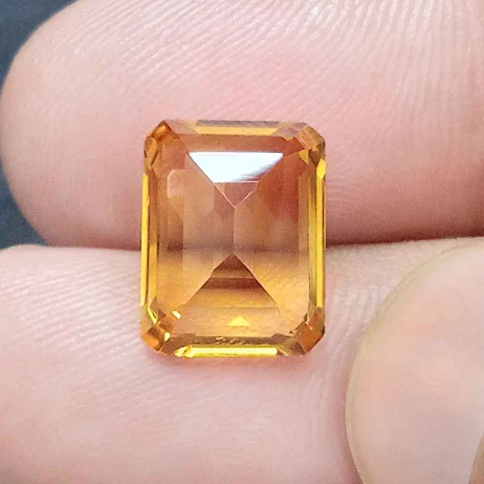 Yellow Topaz 5.25 Carat / 5.67 Ratti