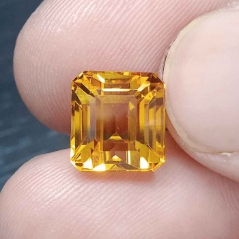 Yellow Topaz 5.30 Carat / 5.72 Ratti