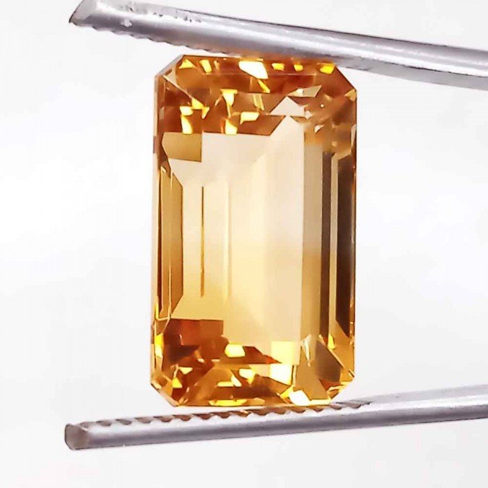 Yellow Topaz 7.25 Carat / 7.83 Ratti