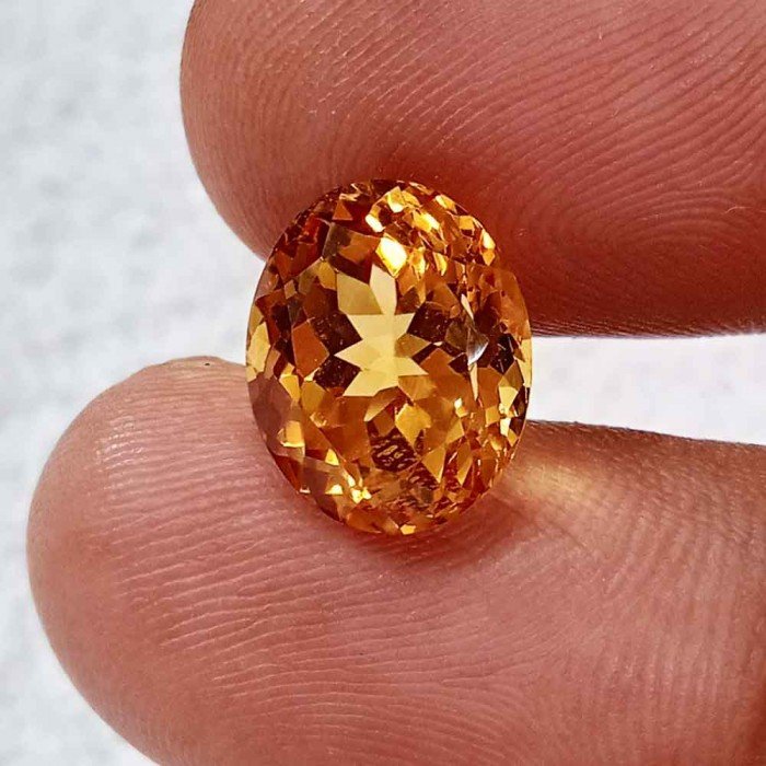 Yellow Topaz 5.84 Carat / 6.30 Ratti
