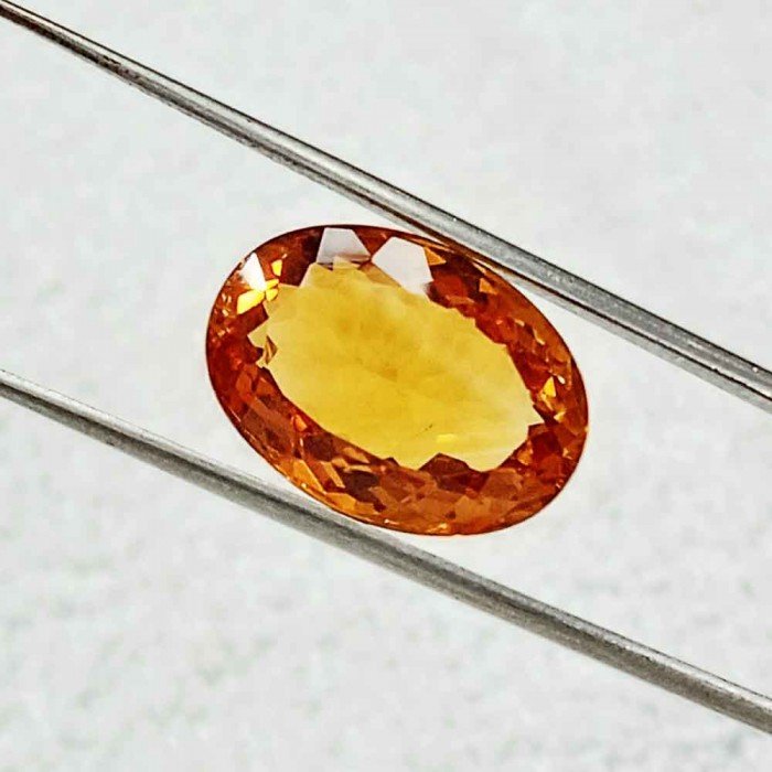 Yellow Topaz 7.65 Carat / 8.26 Ratti