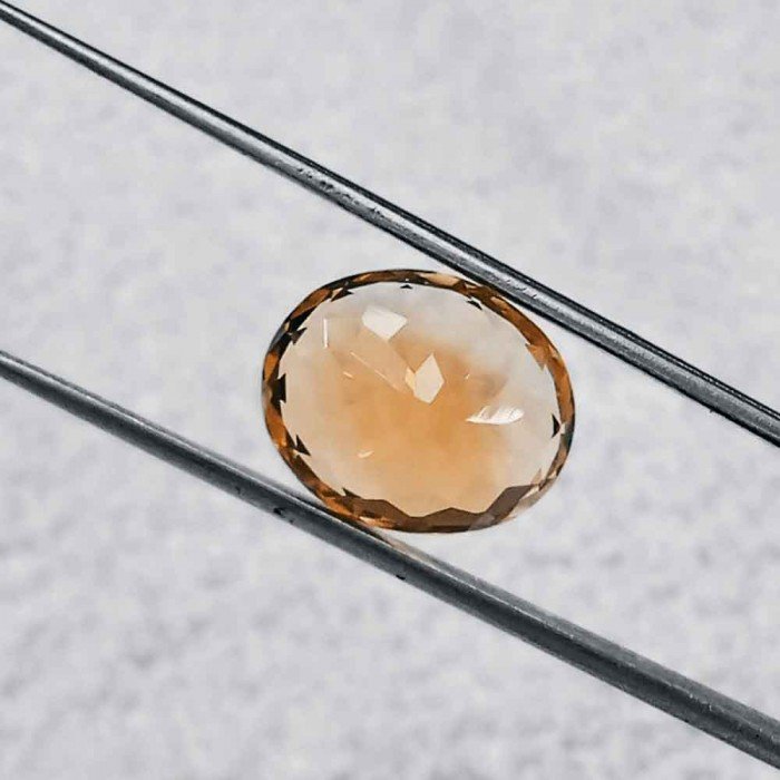 Yellow Topaz 5.14 Carat / 5.55 Ratti