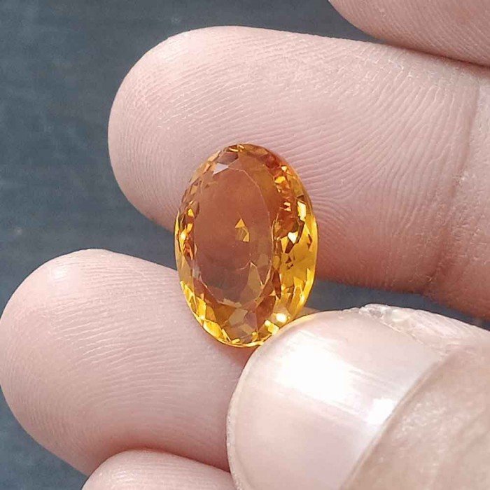 Yellow Topaz 7.01 Carat / 7.58 Ratti