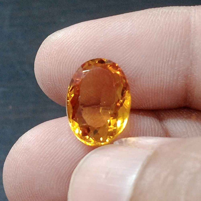 Yellow Topaz 7.01 Carat / 7.58 Ratti