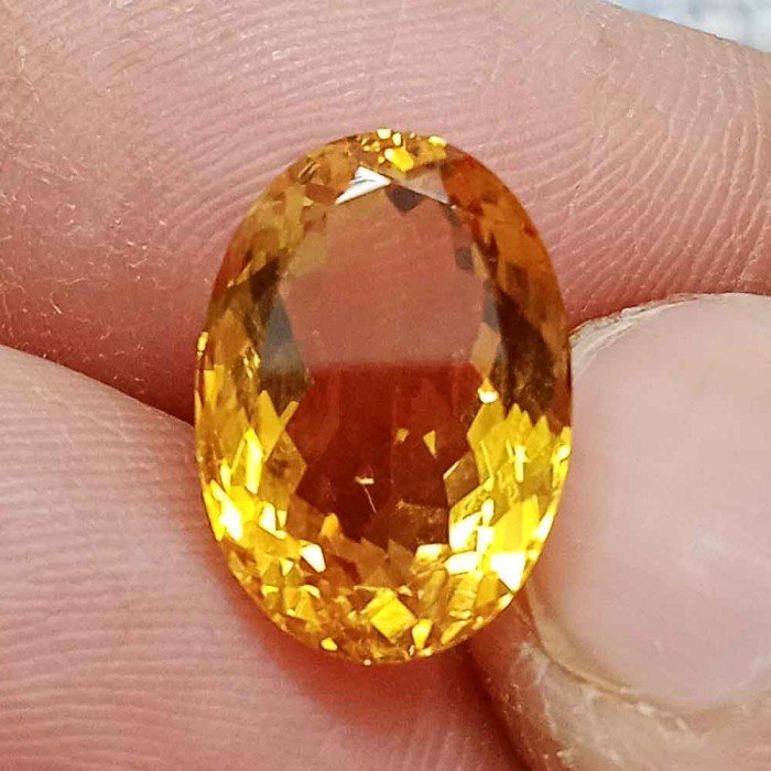 Yellow Topaz 6.72 Carat /7.25 Ratti