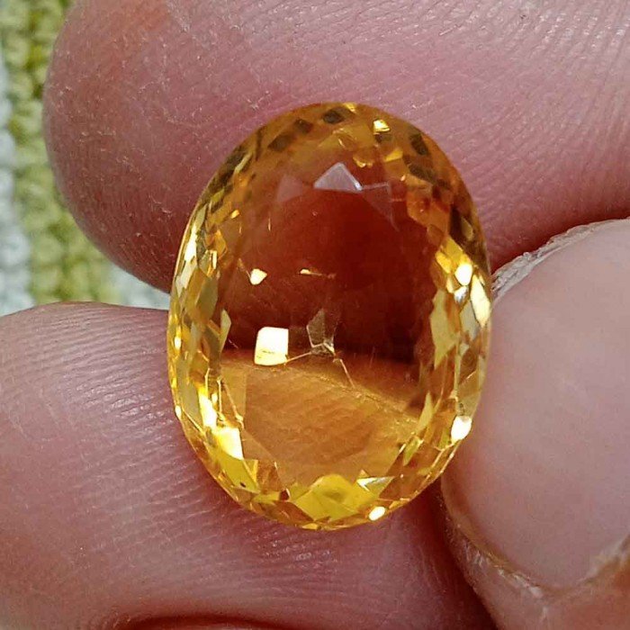 Yellow Topaz 10.33 Carat / 11.15 Ratti