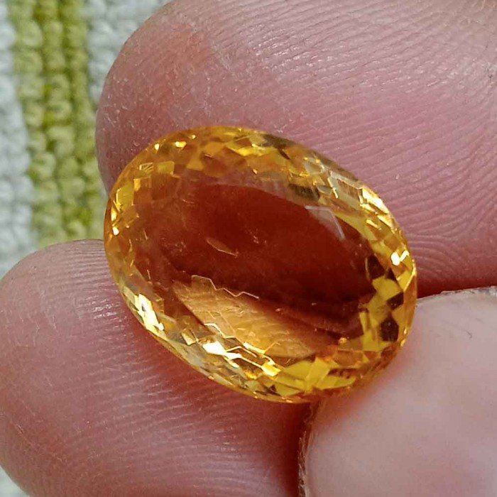 Yellow Topaz 11.33 Carat / 12.23 Ratti