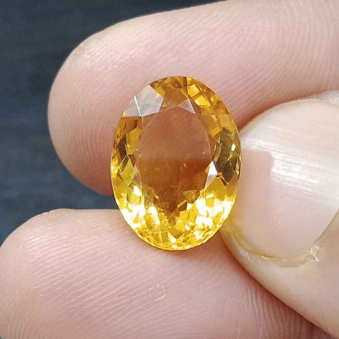 Yellow Topaz 7.29 Carat / 7.87 Ratti