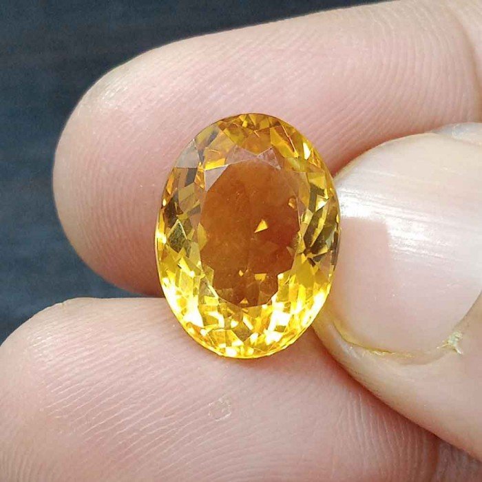 Yellow Topaz 7.29 Carat / 7.87 Ratti