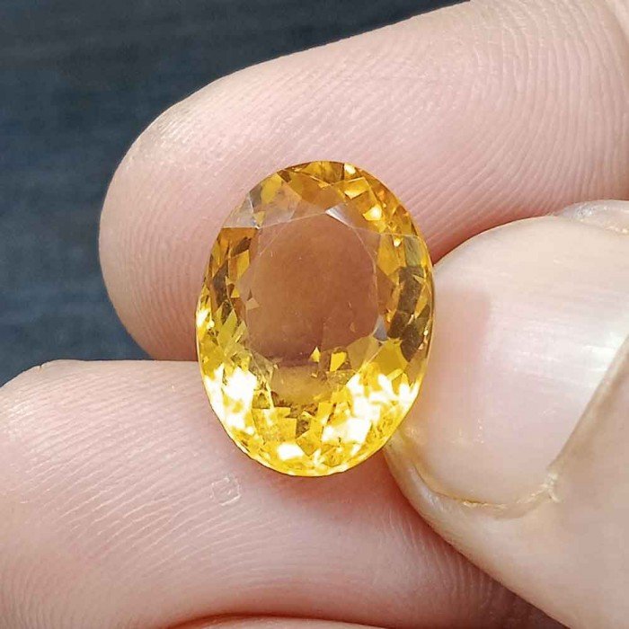 Yellow Topaz 7.29 Carat / 7.87 Ratti