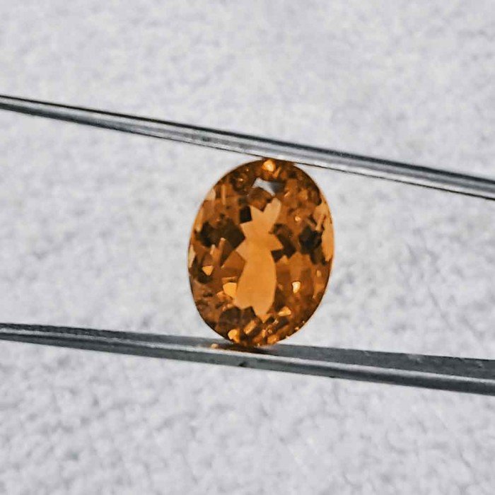 Yellow Topaz 5.42 Carat / 5.85 Ratti